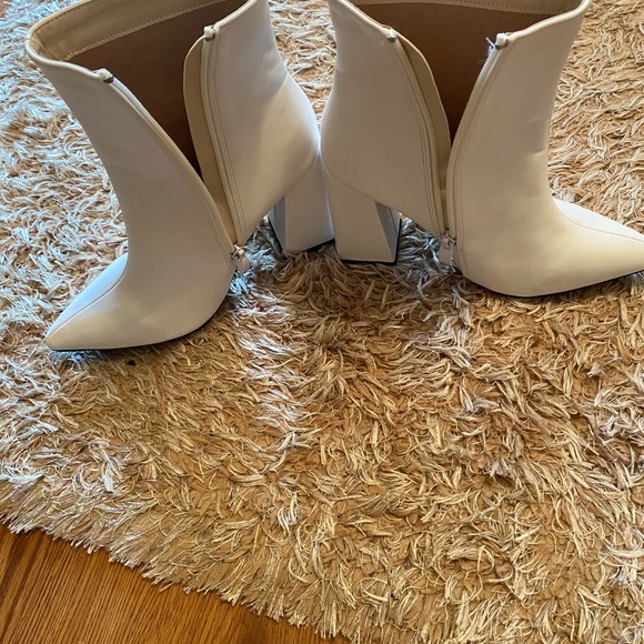 Super cute white, pointy toe, square heel booties size EUR 38, 7.5. - Picture 8 of 8